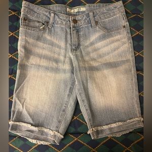 Women’s Juniors Size 5 Selena Gomez Light Blue Denim Shorts, Washed look